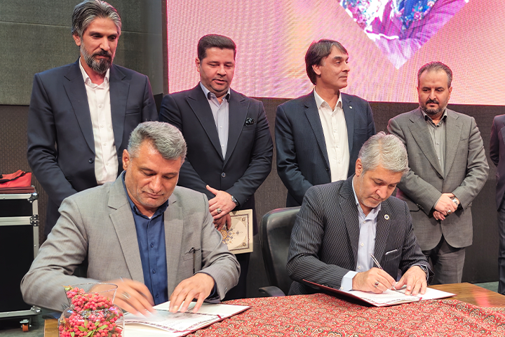 امضای سه تفاهم نامه برای رونق تولید زرشک در خراسان جنوبی